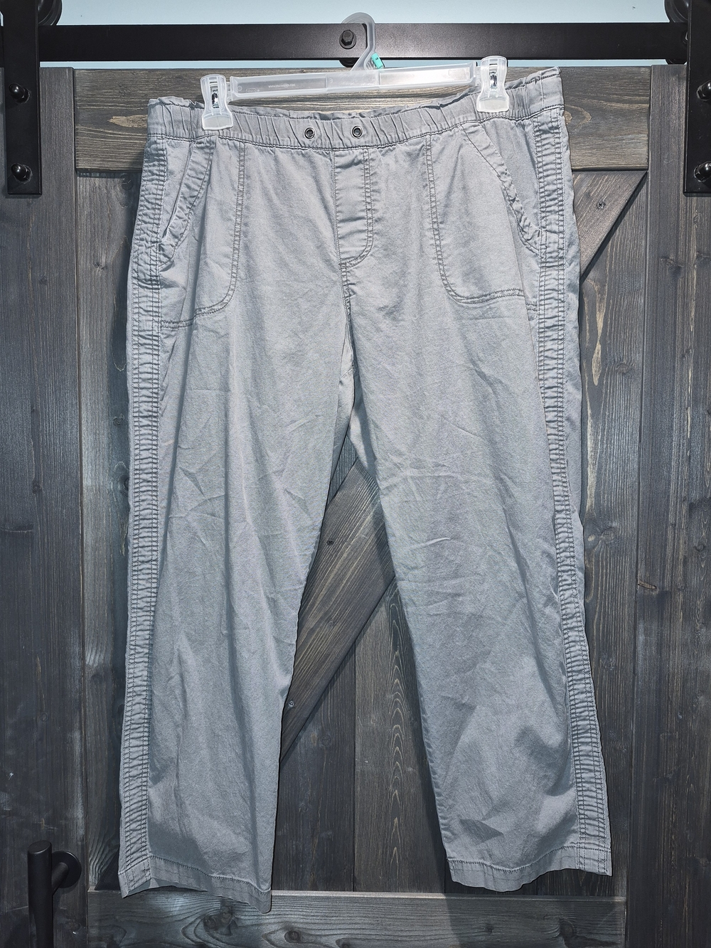 Sonoma Light Gray Women's Capris with Side Pintuck Detail